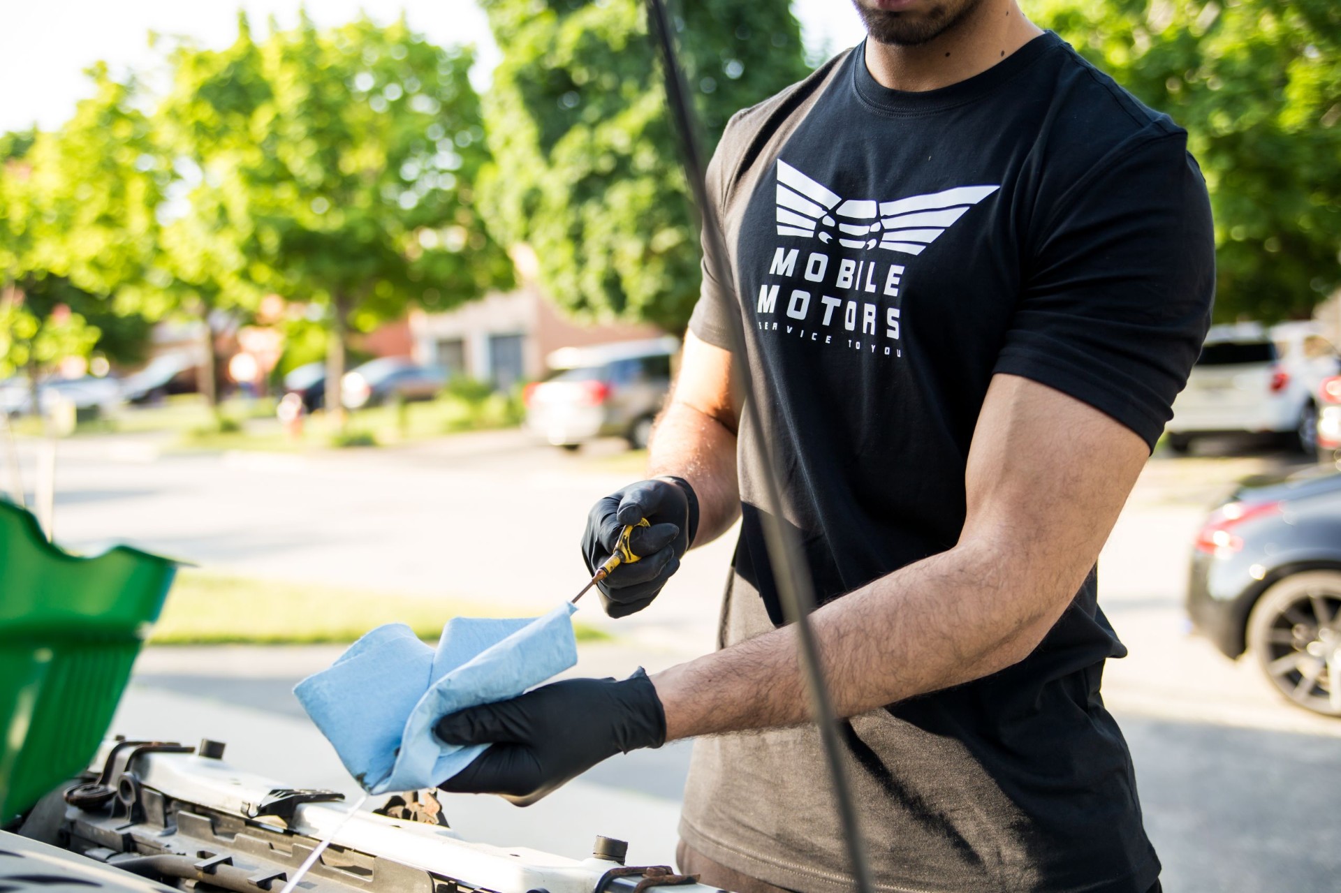 Mobile Motors crew servicing a vehicle at a customer's driveway in Ottawa